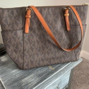 Michael Kors Charlotte medium zipper bag